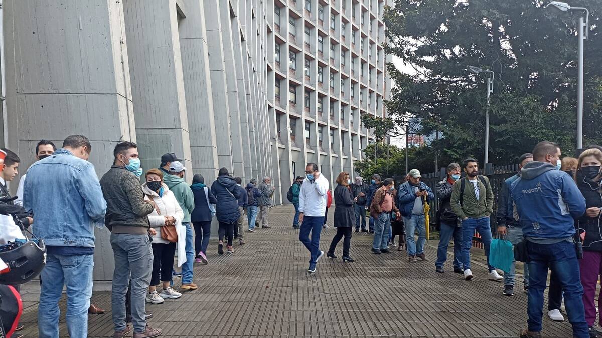Les quedó grande: Lucia Bastidas al Distrito tras largas filas de contribuyentes