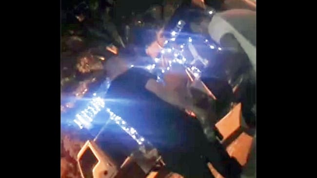 El oficial fue grabado cuando departía con varias personas en las instalaciones policiales . Foto: Cortesía