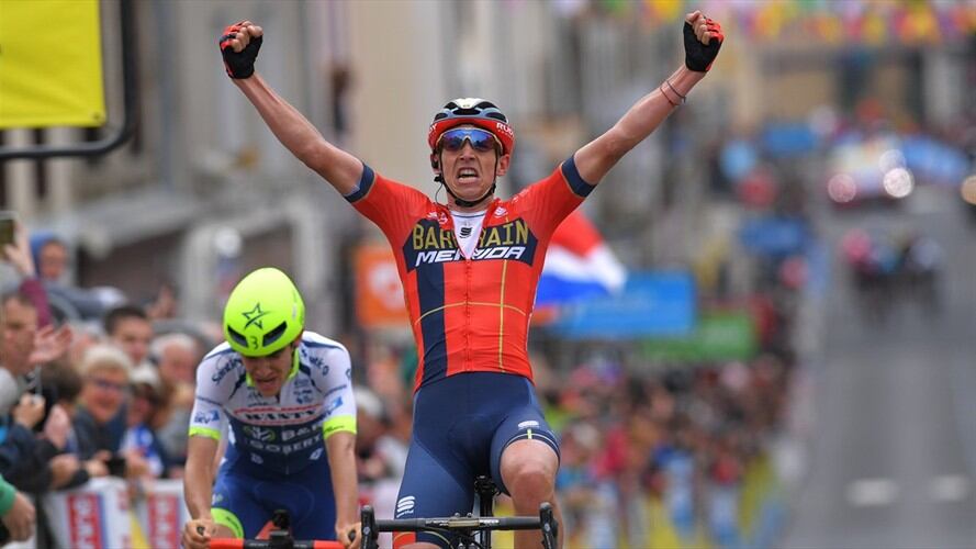 Es la primera victoria de Teuns, de 27 años, en el Critérium del Dauphiné. Foto: Getty Images