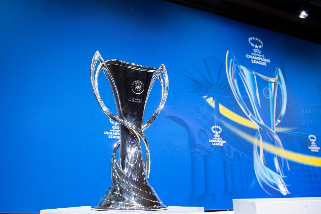 Trofeo de la Champions League Femenina durante un sorteo en diciembre de 2021. FOTO: Richard Juilliart - UEFA/UEFA vía Getty Images
