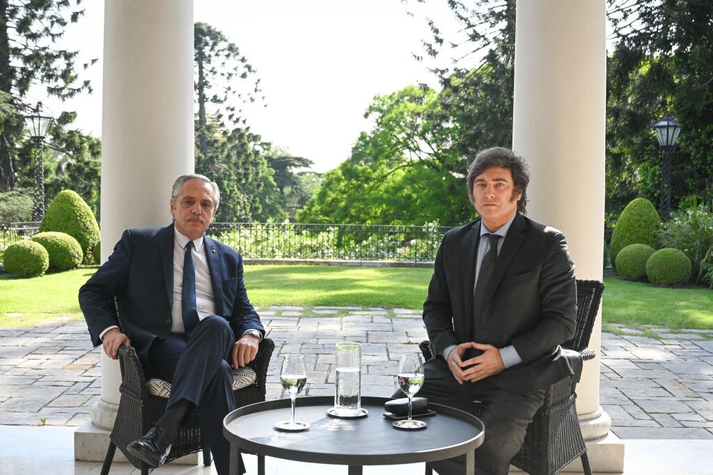 Alberto Fernández y Javier Milei. (Foto: Maria Eugenia Cerutti/Presidencia Argentina via Getty Images)