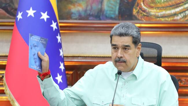 AME9113. CARACAS (VENEZUELA), 06/01/2025.- Fotografía cedida por Prensa Miraflores del presidente de Venezuela, Nicolás Maduro, en un acto de gobierno en Caracas (Venezuela). Maduro involucró al Gobierno de Argentina con un supuesto plan de atentar contra la vicepresidenta ejecutiva del país caribeño, Delcy Rodríguez, entre otras "actividades terroristas" por las que -indicó- fueron detenidos 125 "mercenarios" extranjeros. EFE/ Prensa Miraflores / SOLO USO EDITORIAL/ SOLO DISPONIBLE PARA ILUSTRAR LA NOTICIA QUE ACOMPAÑA (CRÉDITO OBLIGATORIO)