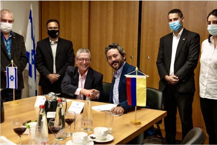 La foto que comprobaría las reuniones de Colombia e Israel en 2021: ¿hablaban de Pegasus?