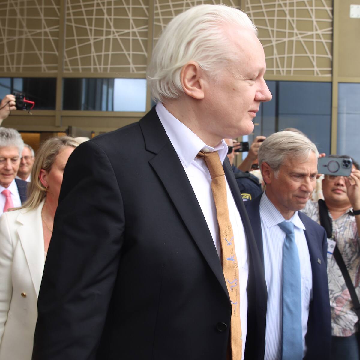 Assange, declarado “hombre libre” bajo acuerdo de culpabilidad con justicia de EE.UU.