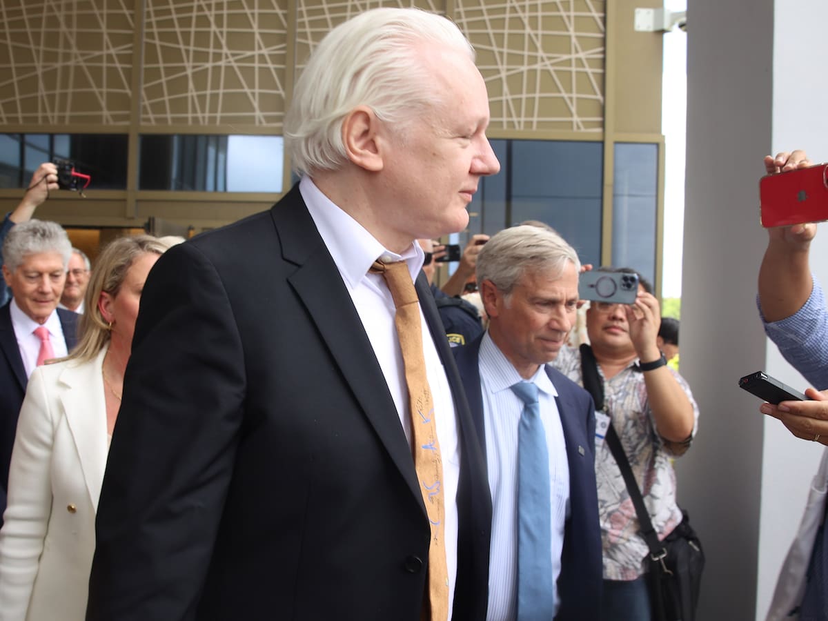 Assange, declarado “hombre libre” bajo acuerdo de culpabilidad con justicia de EE.UU.