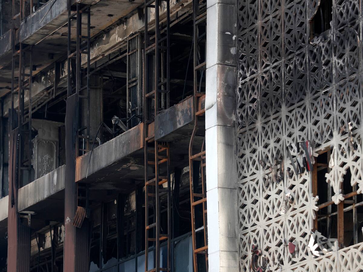 Reportan al menos 63 muertos en el incendio de un hipermecado en Irak