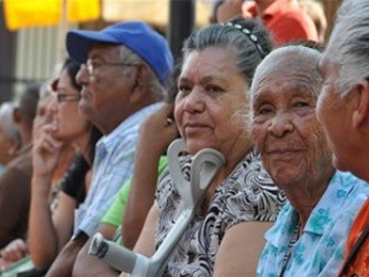 Corte hunde ley que reducía aportes de salud de pensionados