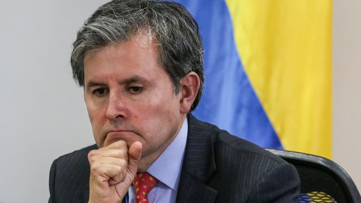 José Roberto Acosta saldrá del MinHacienda la otra semana y este sería su nuevo rumbo