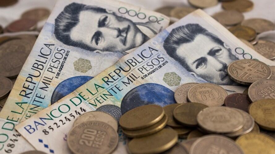 Jaime Mosquera, periodista de la emisora Platino Stereo, señaló que cree le ofrecieron una suma de dinero para destacar las acciones de un funcionario.. Foto: Getty Images