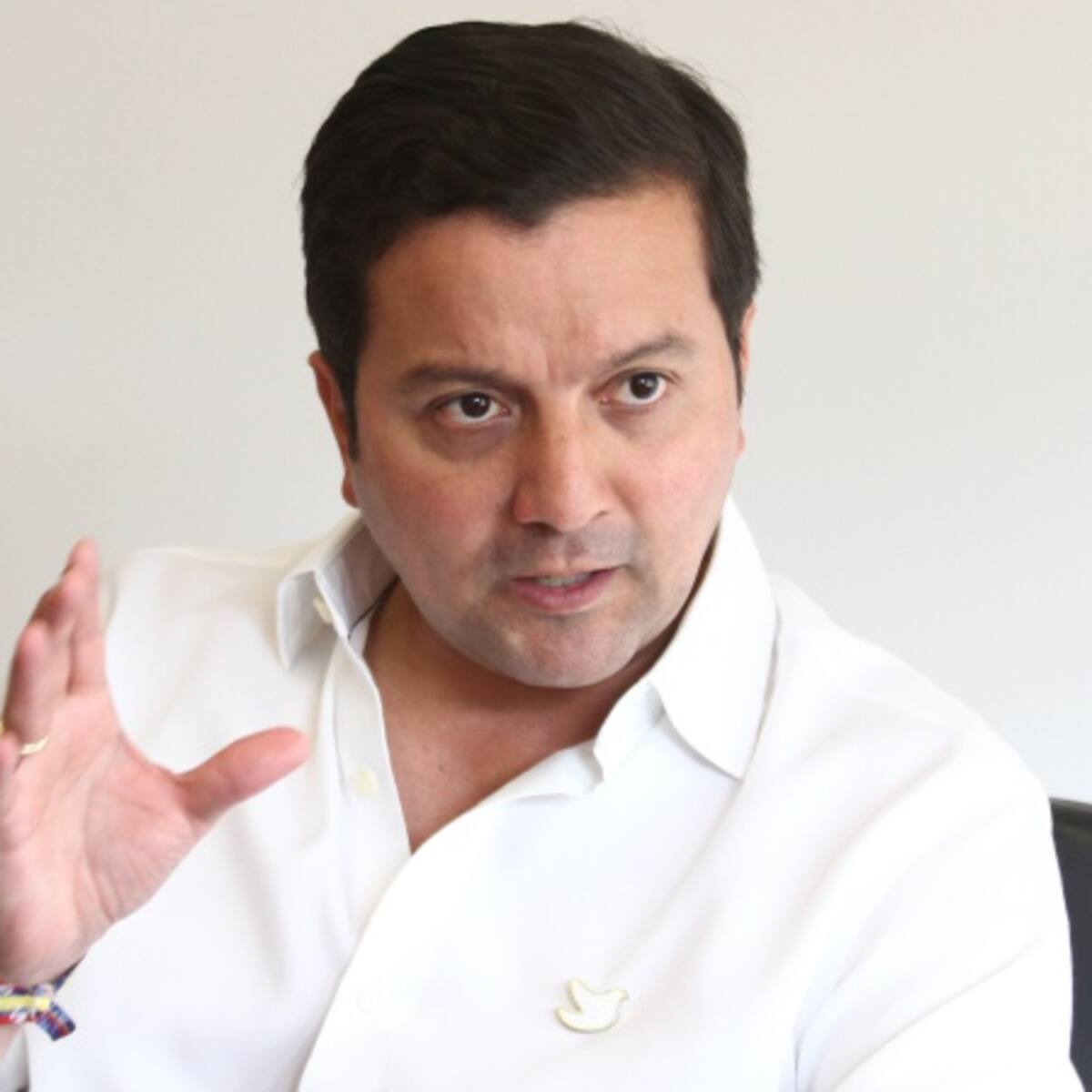 Quiere manejar los recursos de la salud para reelegirse: David Luna al presidente Petro