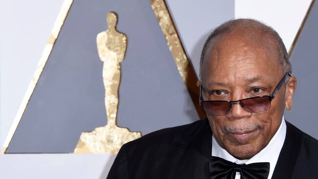 Hollywood (United States).- (FILE) - Quincy Jones arrives for the 88th annual Academy Awards ceremony at the Dolby Theatre in Hollywood, California, USA, 28 February 2016 (reissued 04 November 2024). Quincy Jones died aged 91 in Los Angeles on 03 November 2024, his family and his publicist confirmed. EFE/EPA/PAUL BUCK *** Local Caption *** 54179622