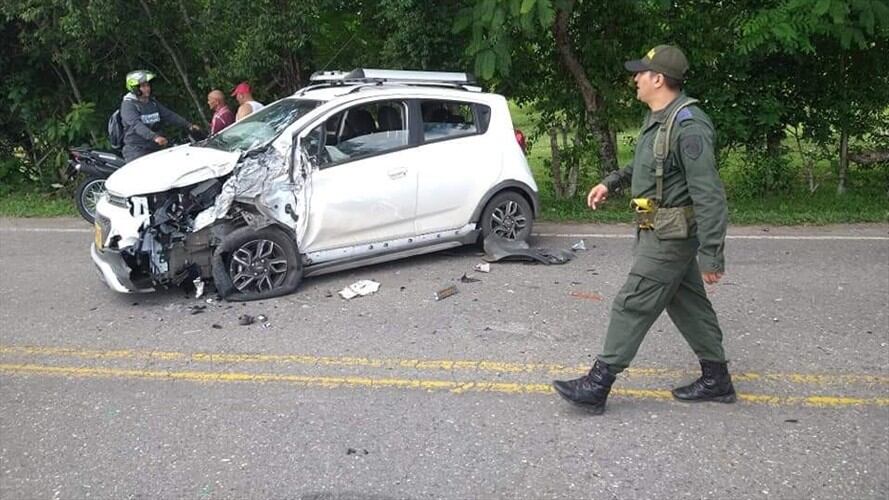 Los socorristas se trasladaron al lugar para atender la situación y llevar a los heridos a centros asistenciales. Foto: Bomberos El Bordo