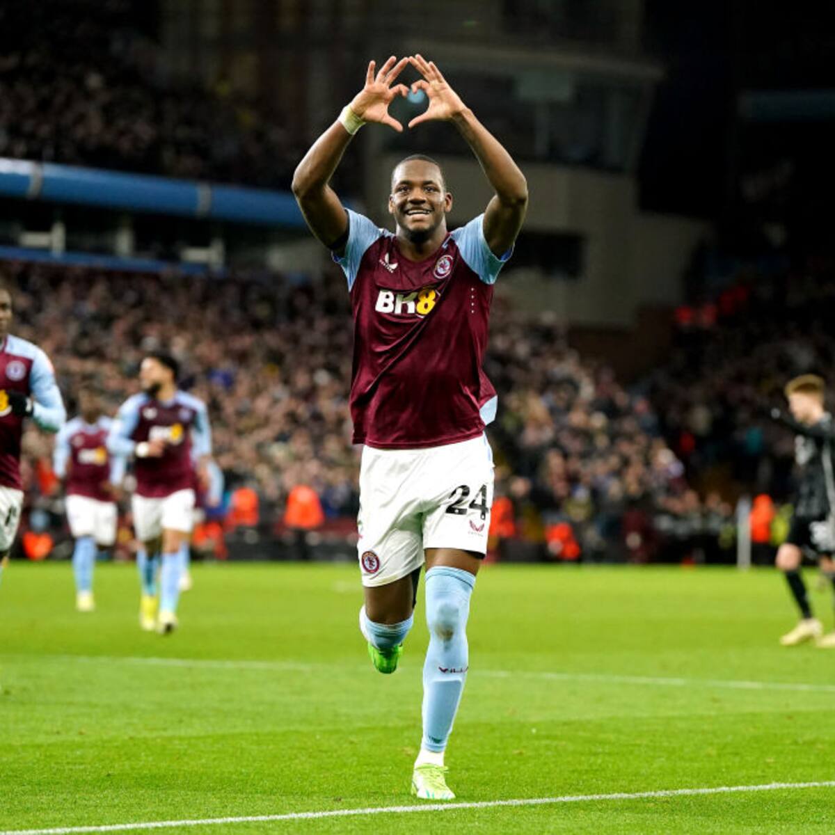Video: con golazo de Jhon Durán, Aston Villa clasificó a cuartos de Conference League