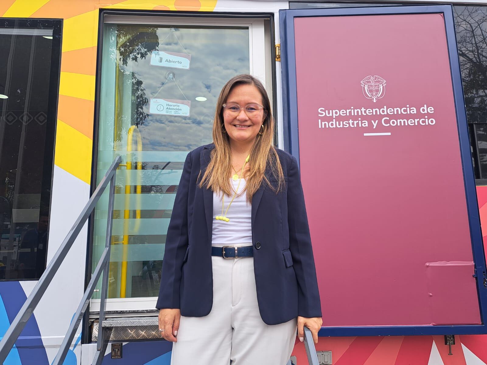 Superintendente de industria y comercio escuchó las quejas de los consumidores en Bucaramanga. Foto: W Radio