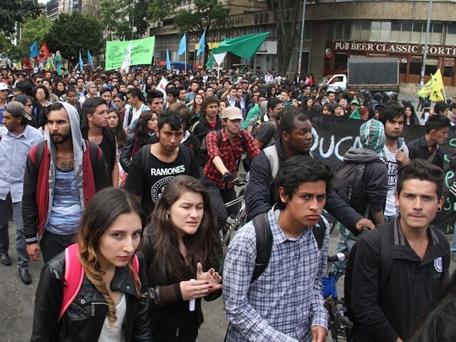 Policía le pide a los estudiantes denunciar a encapuchados durante las marchas