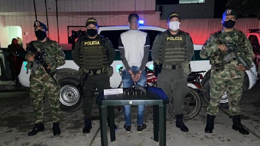 Un adulto y un menor capturados por lanzar explosivo a mina de carbón en Bucarasica. Foto: Cortesía