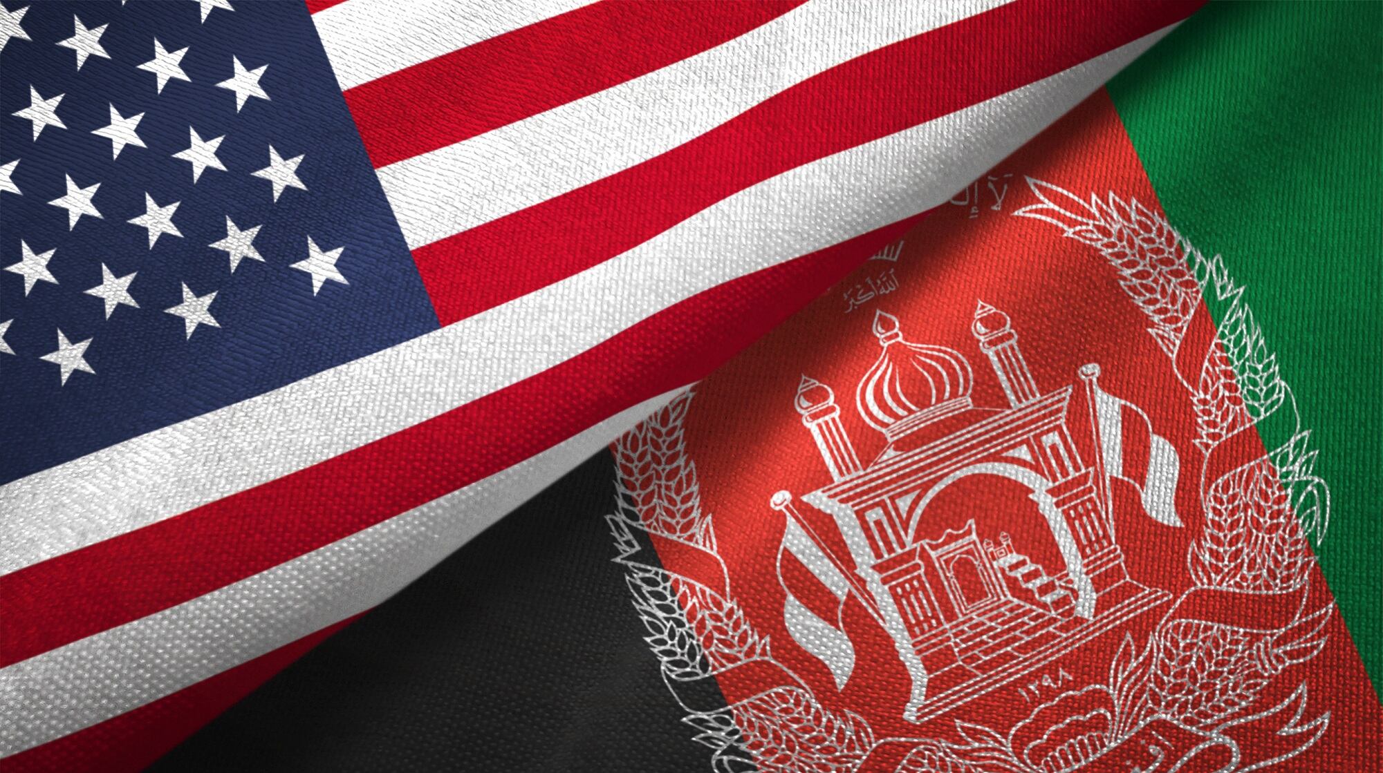Banderas de Estados Unidos y Afganistán. Foto: Getty Images