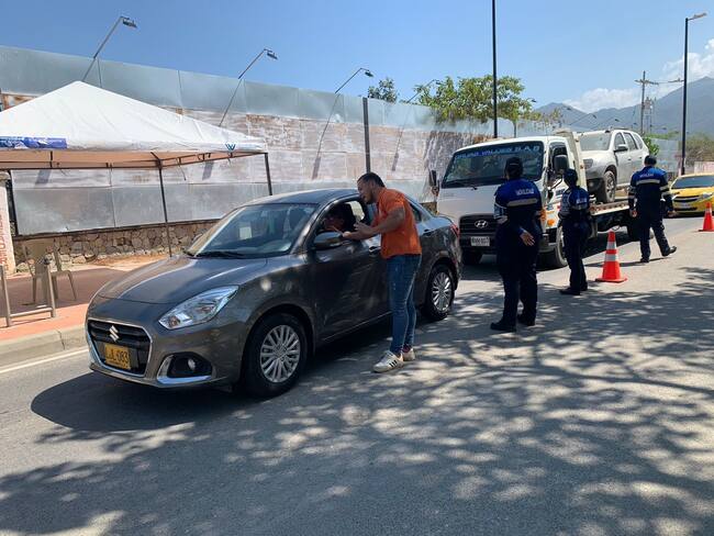 Por varias horas vendedores del aeropuerto de Santa Marta bloquearon la vía
