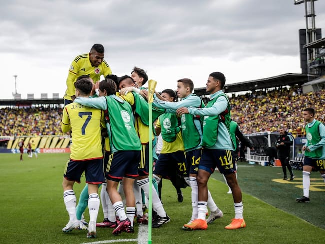 Selección Colombia Sub-20 celebra gol frente a la Selección de Venezuela en el Sudamericano de la categoría. 12 de febrero de 2023. Foto: CONMEBOL.