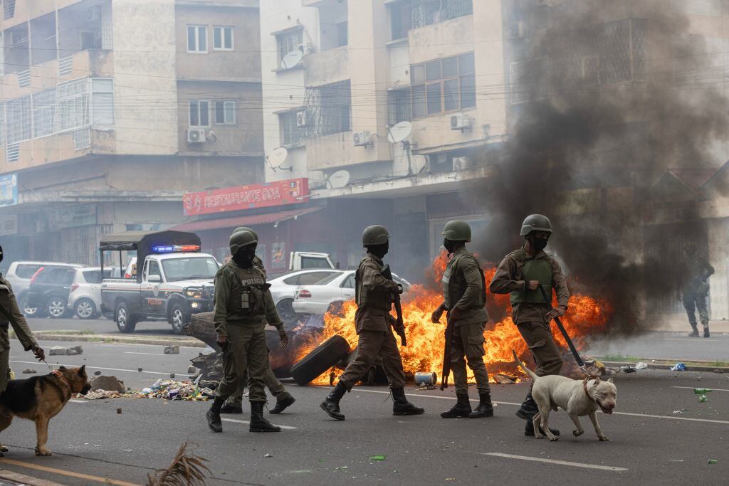 Manifestaciones en Mozambique. I Foto: ALFREDO ZUNIGA/AFP via Getty Images.