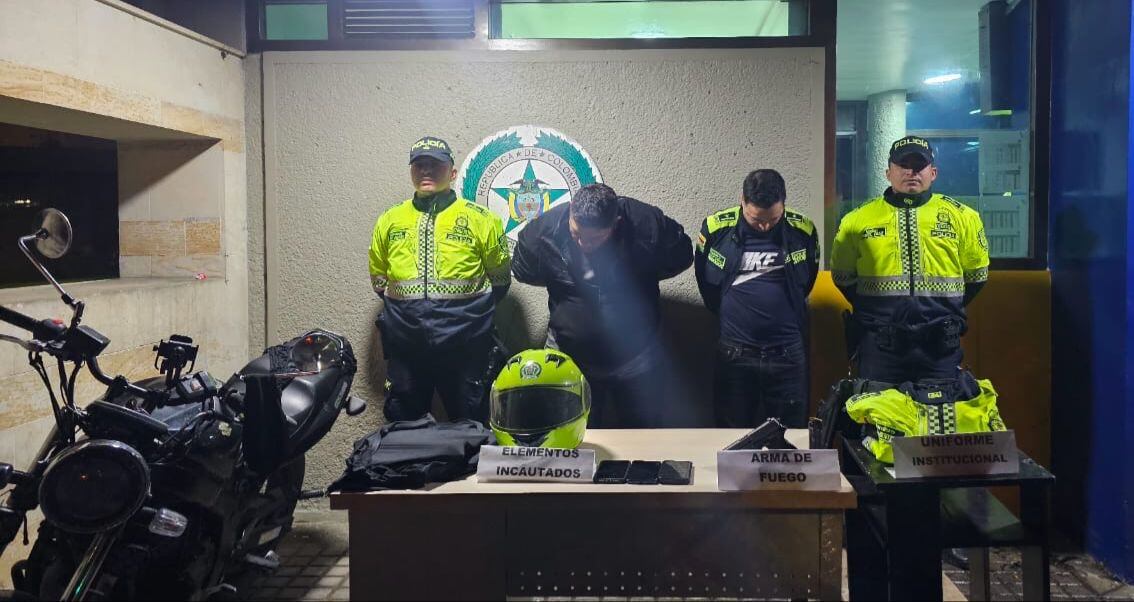 Capturan a falsos policías que realizaban puestos de control en la localidad de Suba. Foto: Policía.