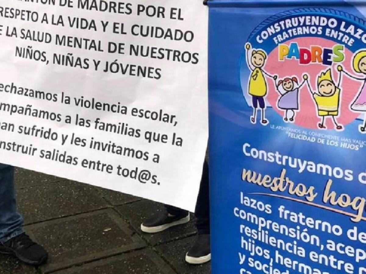 En Manizales, padres de familia realizaron plantón en contra del bullying escolar