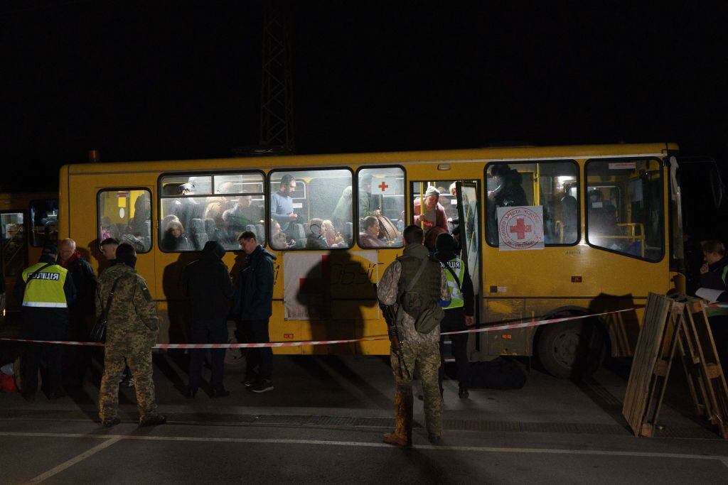 Extranjeros salen de la invasión rusa a Ucrania. (Photo by emre caylak / AFP) (Photo by EMRE CAYLAK/AFP via Getty Images)