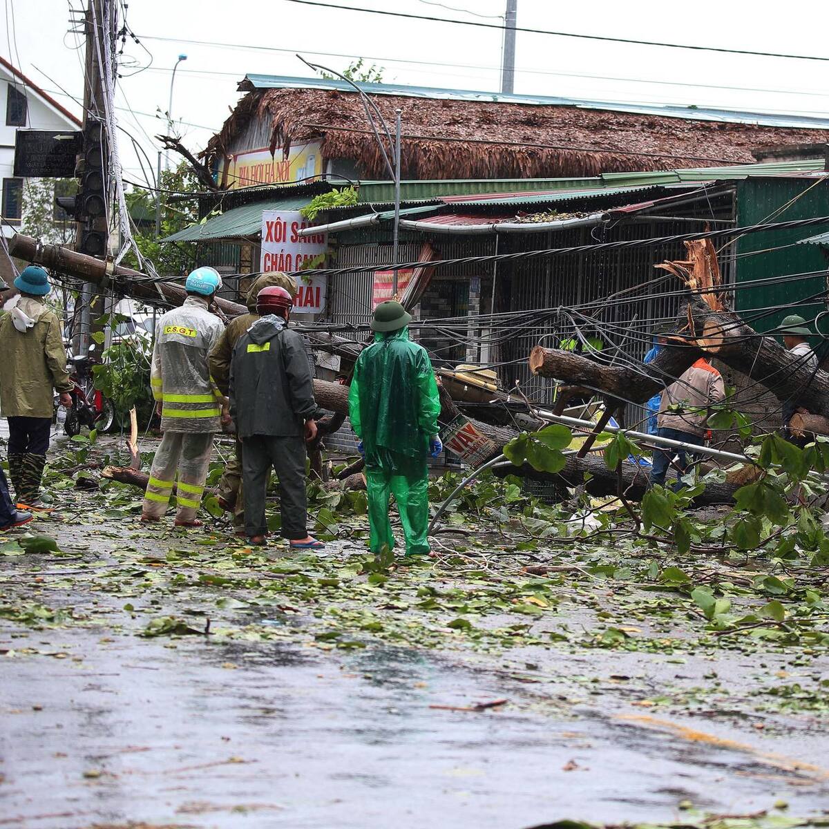 Al menos tres muertos, 10 heridos y unas 10.000 casas dañadas en Vietnam dejó tifón Kajiki