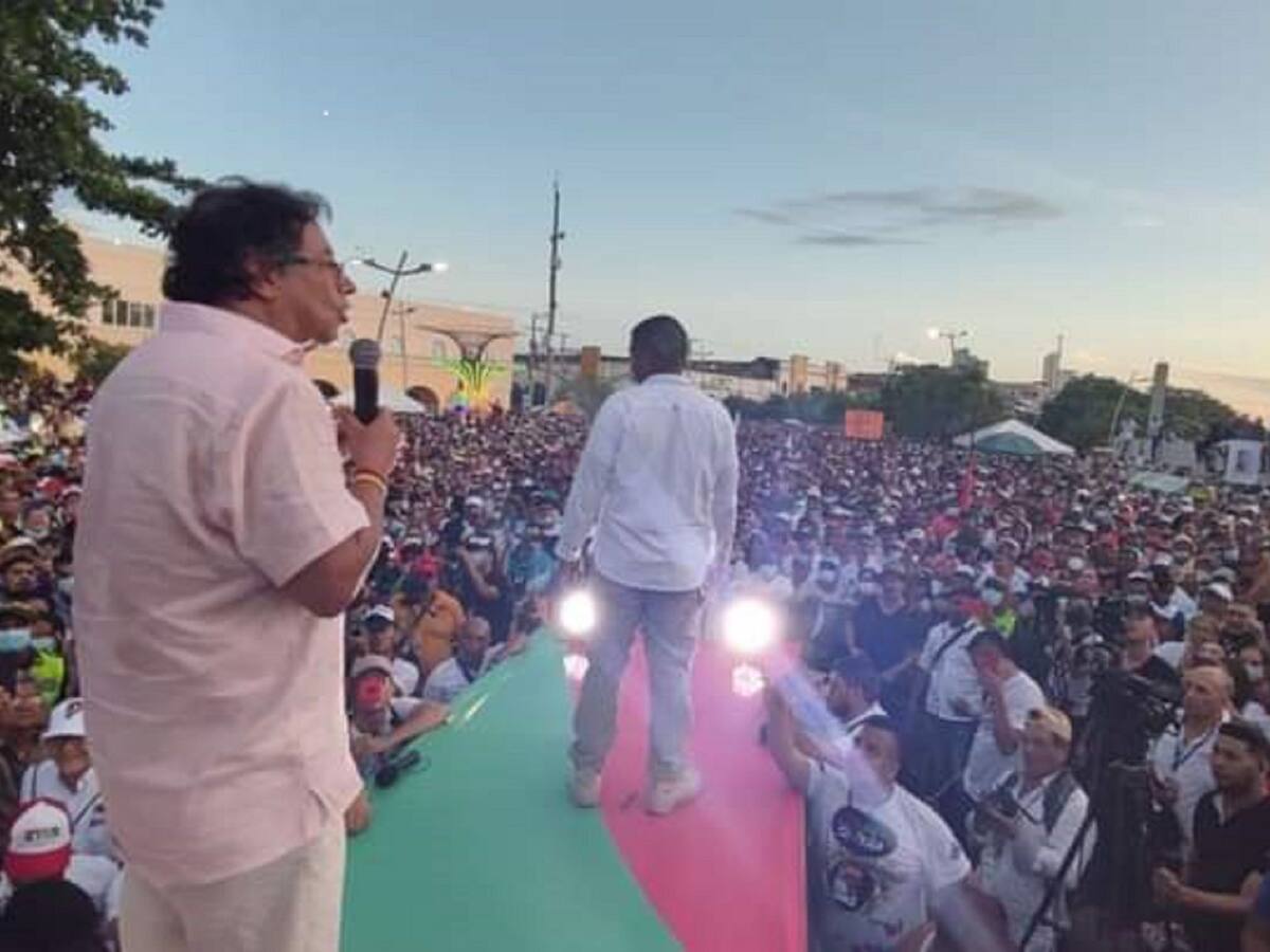 No le vamos a quitar la tierra a nadie, pero vamos a hacer distritos de riego: Gustavo Petro