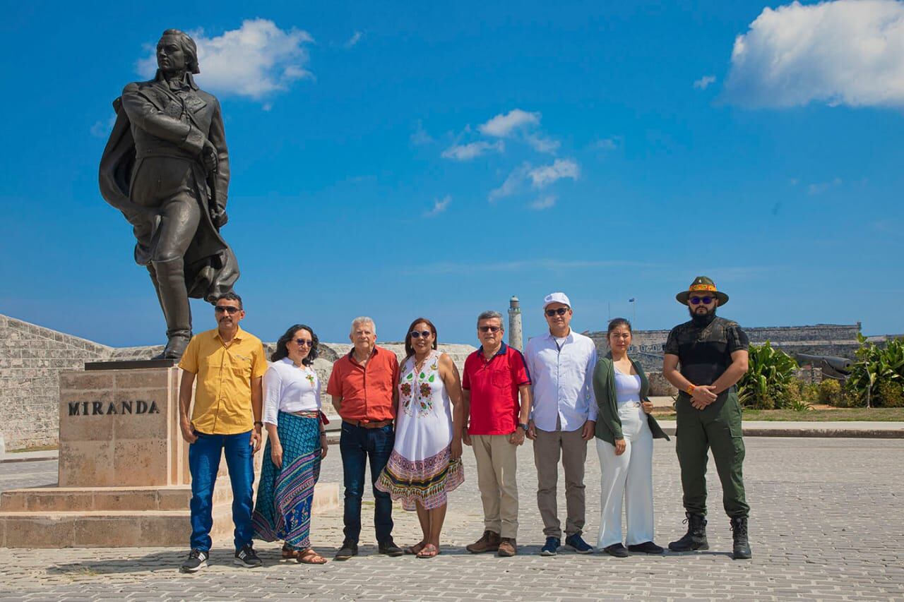 Delegación del ELN: Mauricio Iguarán, Claudia, Aureliano Carbonell, Consuelo Tapias, Pablo Beltrán, Gustavo Matínez, Isabel Torres y Tomás García Laviana | Foto: Suministrada
