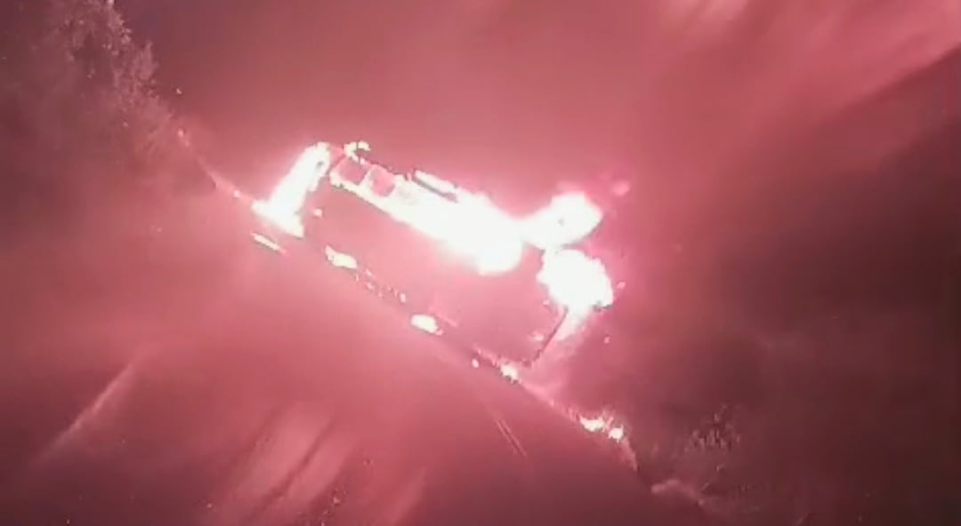 El bus fue incendiado a la altura del kilómetro 104. Crédito: Red de Apoyo Cauca,