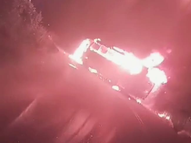 El bus fue incendiado a la altura del kilómetro 104. Crédito: Red de Apoyo Cauca,