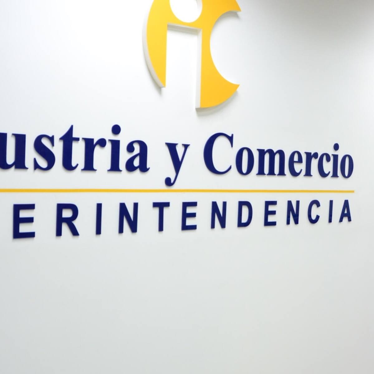 SIC le ordena a LinkedIn proteger a usuarios de robos de sus datos