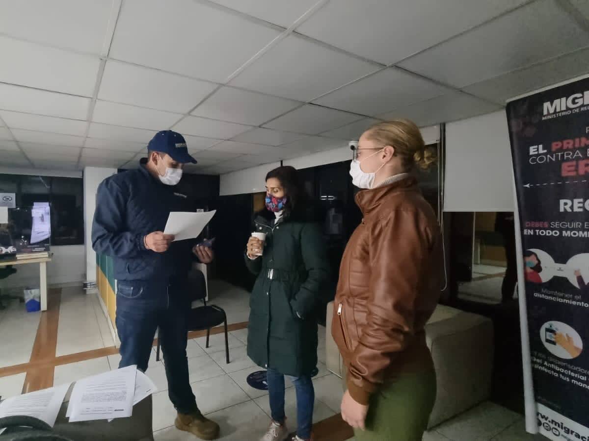 Migración iniciará proceso sancionatorio contra mujer estadounidense detenida en protestas del 28 de abril