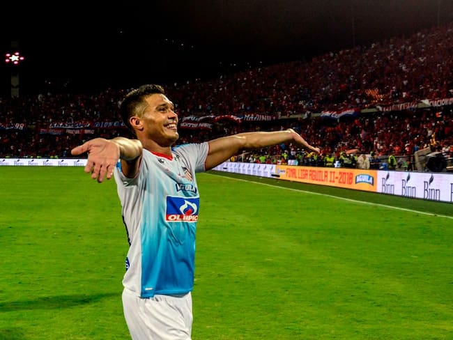 Atletico Junior&#039;s Teofilo Gutierrez celebrates after winning the 2018 Colombian Football league final match against Independiente Medellin at Atanasio Girardot stadium, in Medellin, Antioquia department, Colombia on December 16, 2018. (Photo by JOAQUIN SARMIENTO / AFP)        (Photo credit should read JOAQUIN SARMIENTO/AFP via Getty Images)