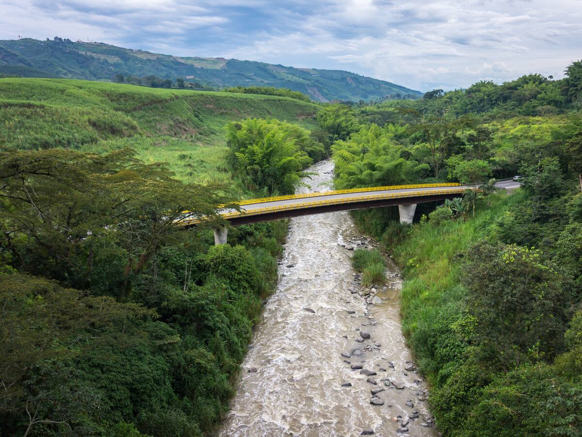 Habitantes de la zona denuncian mal estado del puente Bicentenario