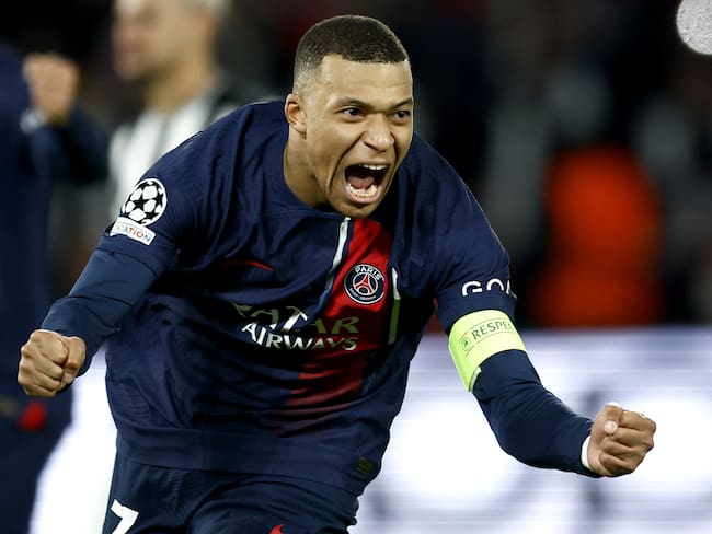 Paris (France), 28/11/2023.- Kylian Mbappe of PSG celebrates after scoring the 1-1 with a penalty during the UEFA Champions League group F match between Paris Saint-Germain and Newcastle United in Paris, France, 28 November 2023. (Liga de Campeones, Francia) EFE/EPA/YOAN VALAT