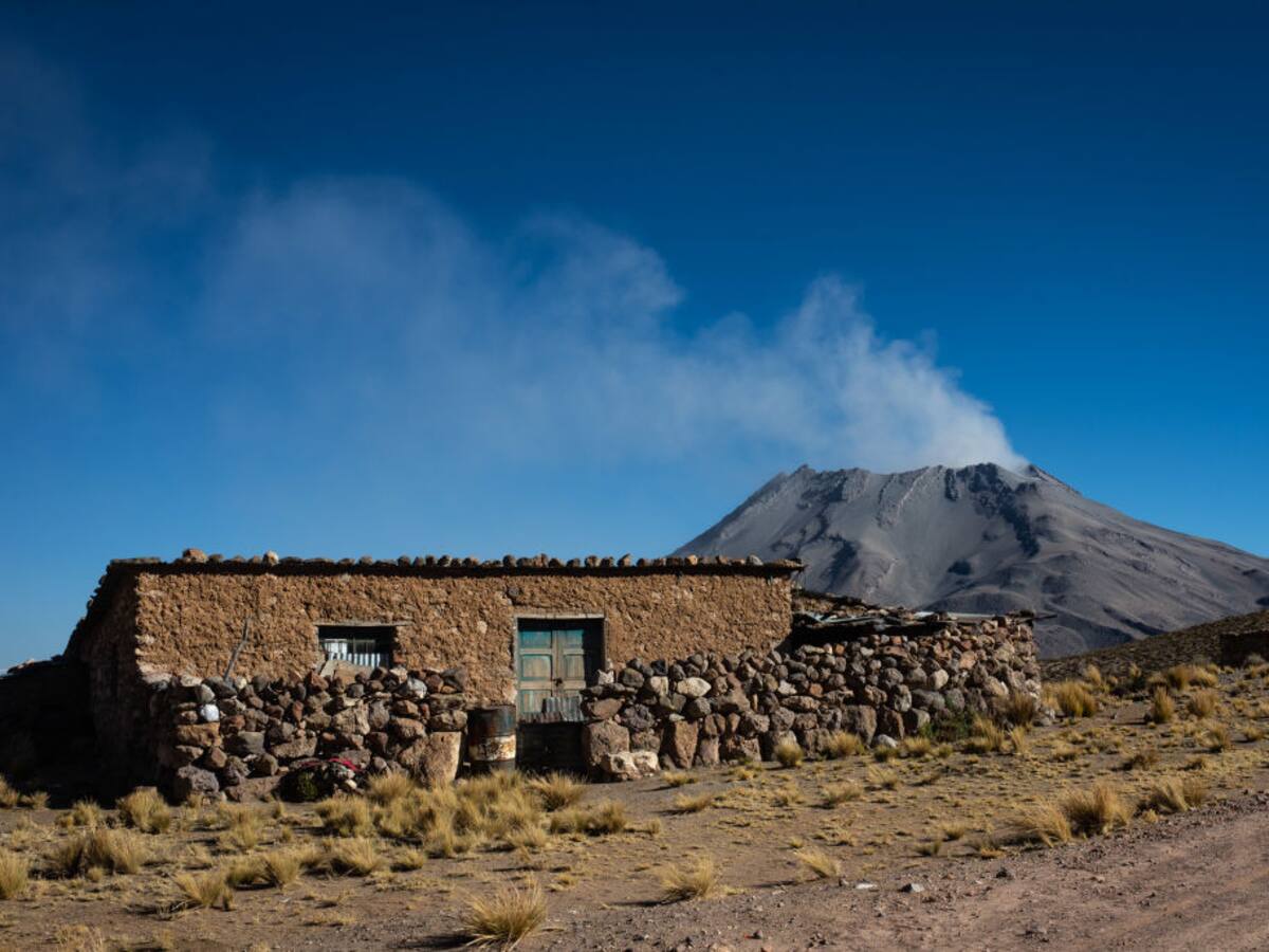 Gobierno de Perú declarará una región en emergencia ante la actividad del volcán Ubinas