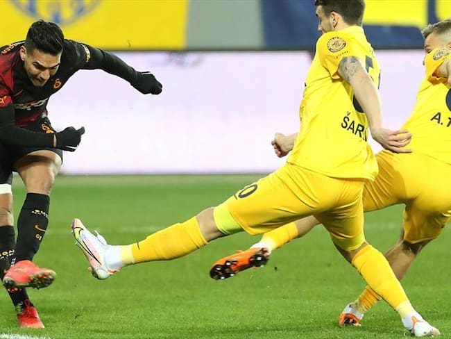 Falcao ante el Kayserispor. Foto: Agencia AFP