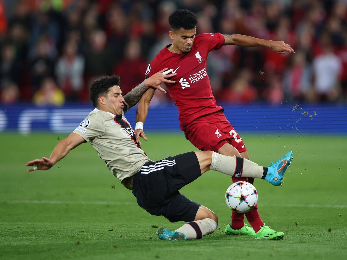 Con Luis Díaz, Liverpool sufrió para vencer 2-1 al Ajax en Champions