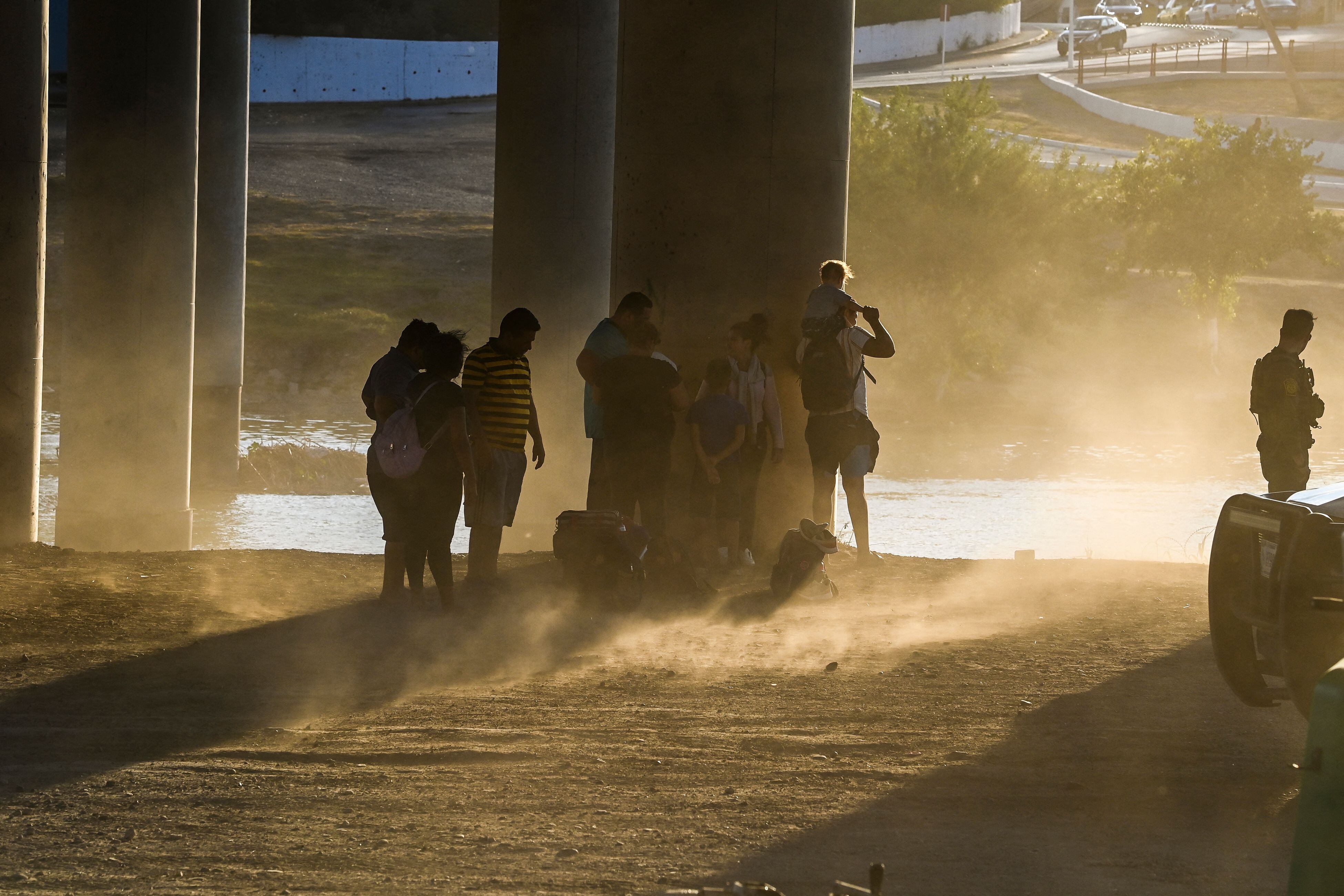 Migrantes en la frontera con Estados Unidos. (Photo by CHANDAN KHANNA/AFP via Getty Images)