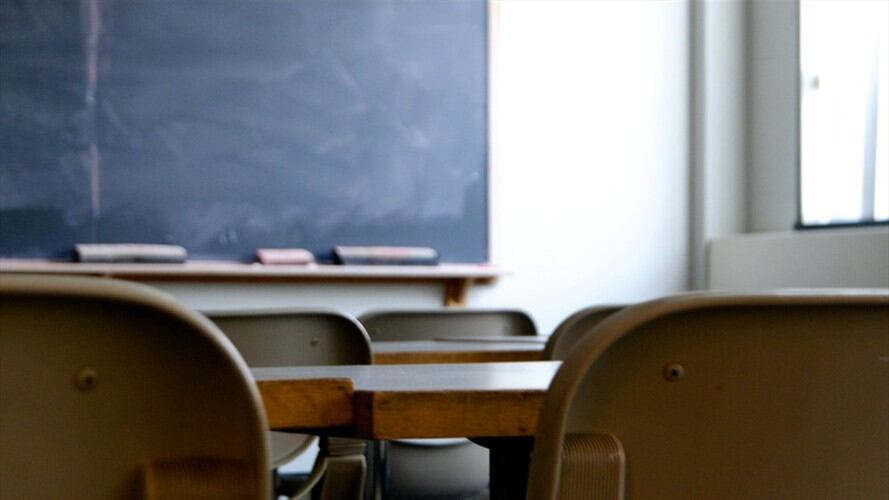 Tan solo tres de estas aulas le costaron al país más de 3 mil millones. En Burocracia se han gastado mas de 50 mil millones de pesos. Foto: Getty Images