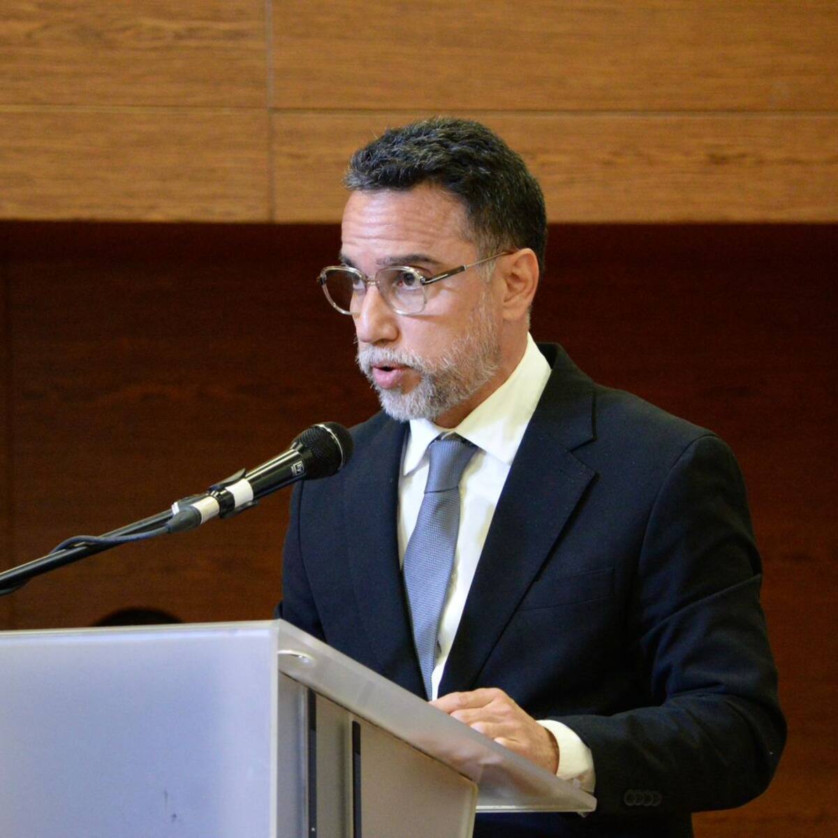 Procurador advierte que “ni firmando hoy” la Imprenta podría fabricar pasaportes en septiembre