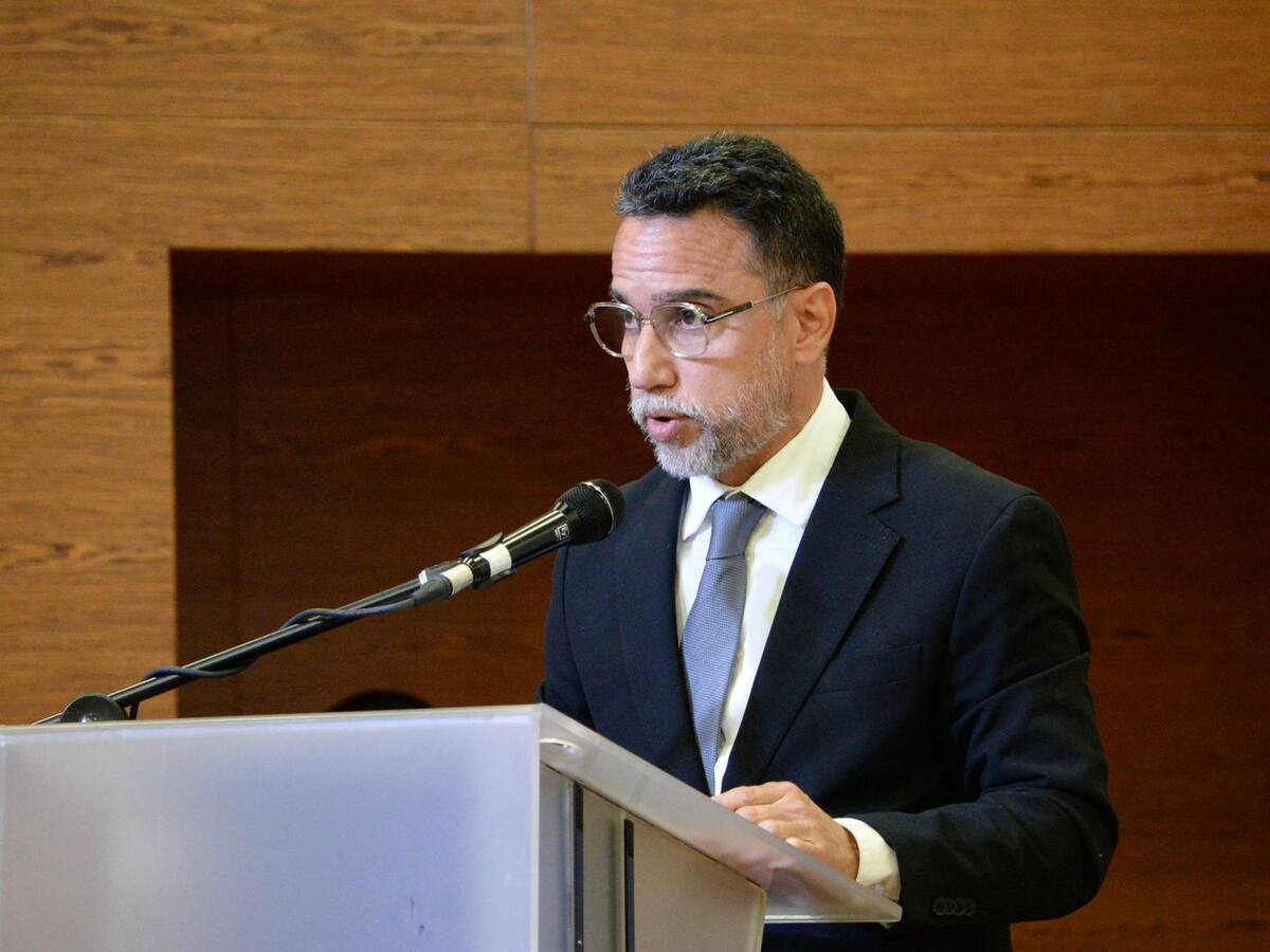 Procurador advierte que “ni firmando hoy” la Imprenta podría fabricar pasaportes en septiembre