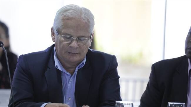 El ente investigador solicitará hoy una audiencia de imputación de cargos contra Juan Carlos López por el delito de falsedad en documento público. Foto: Colprensa