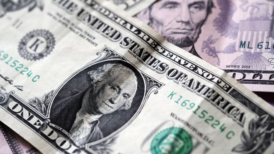 La divisa abrió la jornada a $3.670 y todos los indicadores se mantuvieron a la baja. Foto: Getty Images / IGOR GOLOVNIOV