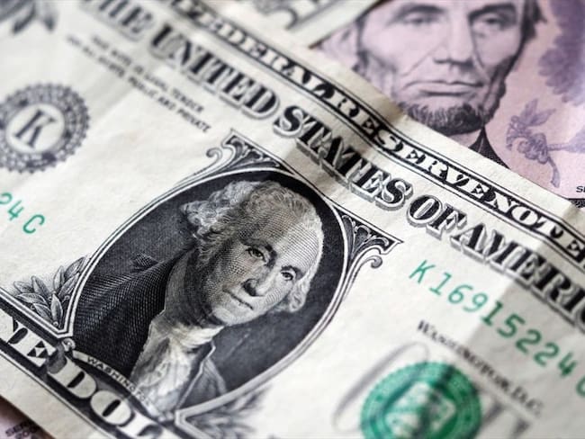 La divisa abrió la jornada a $3.670 y todos los indicadores se mantuvieron a la baja. Foto: Getty Images / IGOR GOLOVNIOV