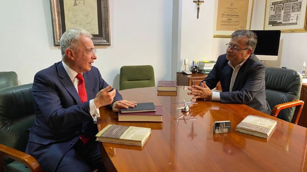 Petro también invitó a Uribe a tomar un tinto para hablar de reforma a la salud
