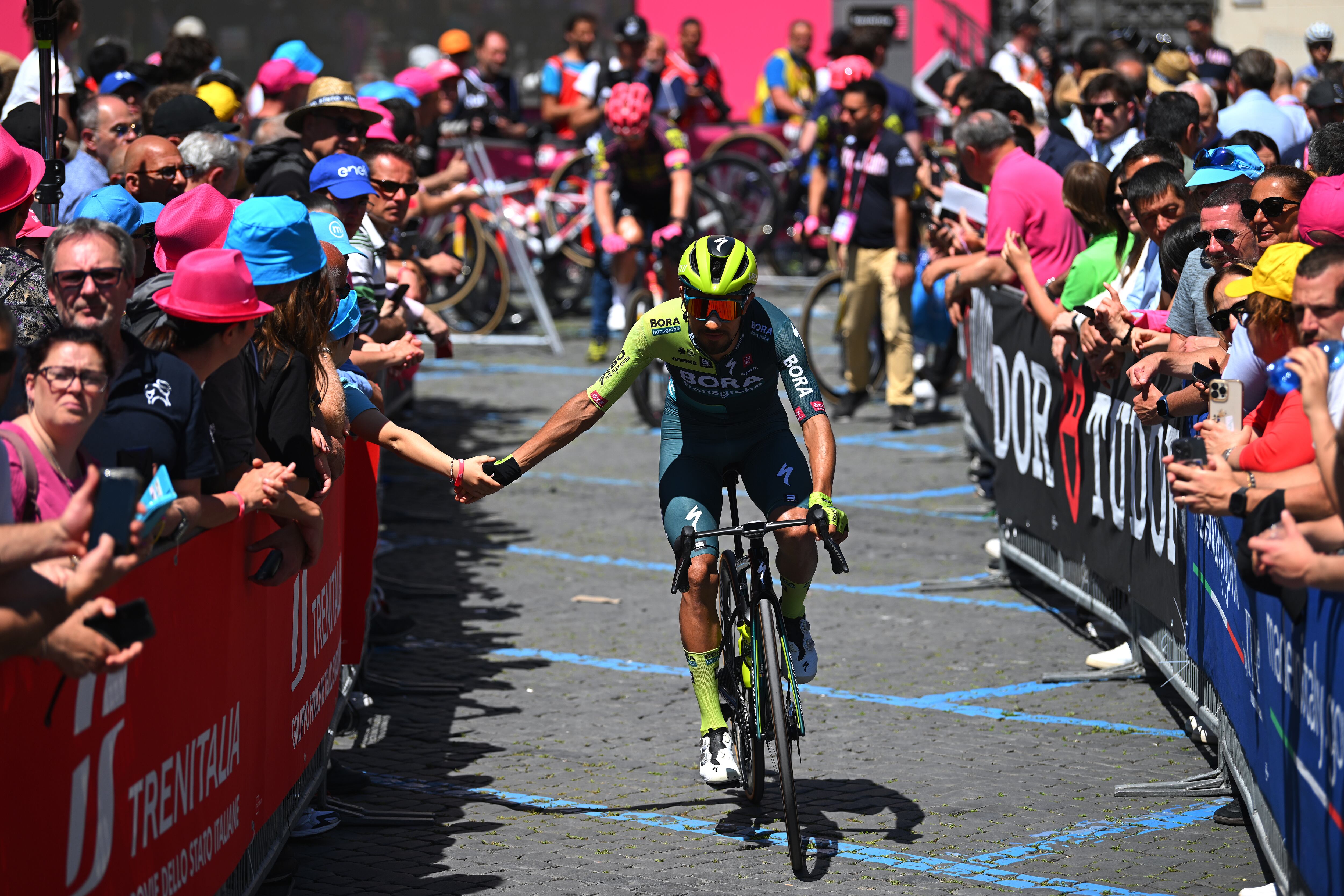 Daniel Felipe Martínez en la etapa 9 del Giro de Italia. (Photo by Dario Belingheri/Getty Images)