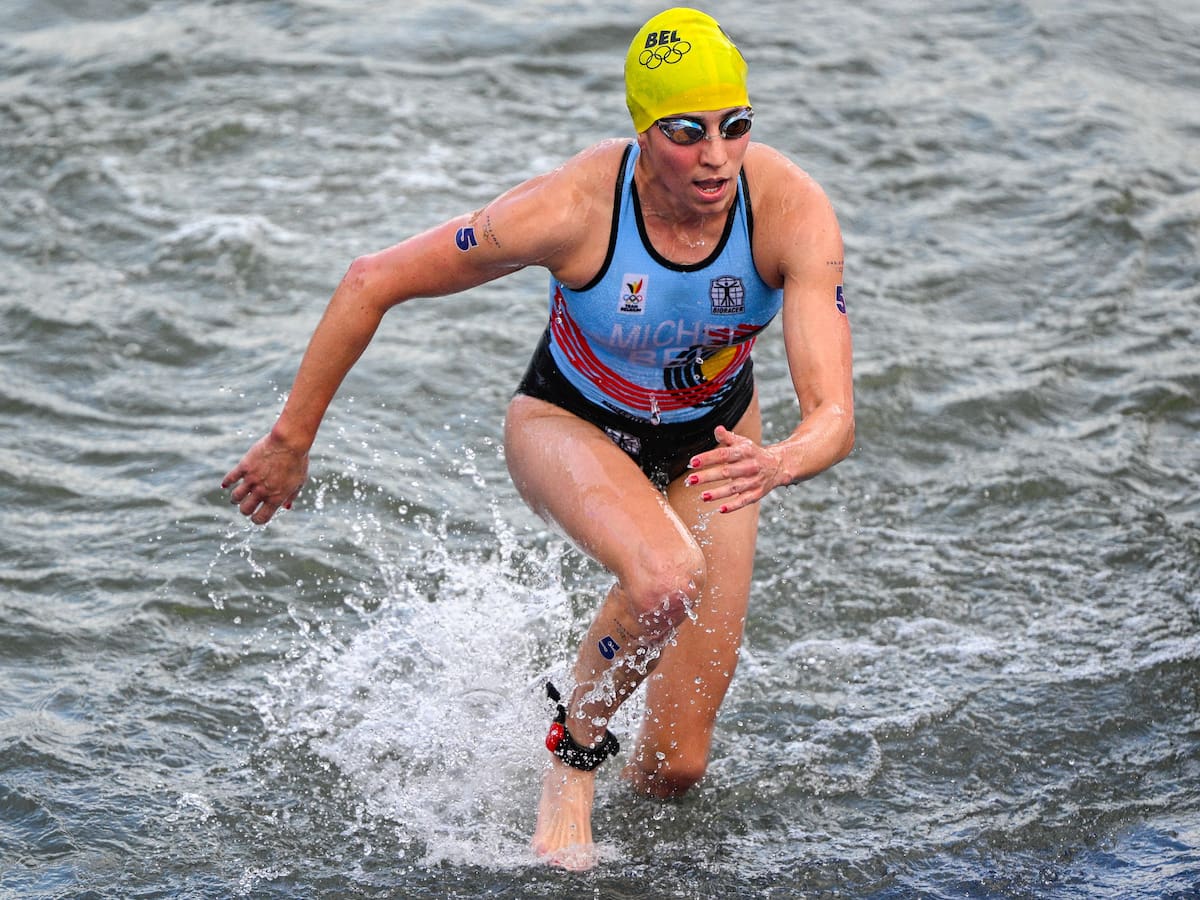 La triatleta Claire Michel fue hospitalizada tras nadar en el río Sena en los JJ. OO.
